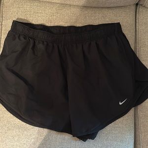 Ladies 2x Nike shorts